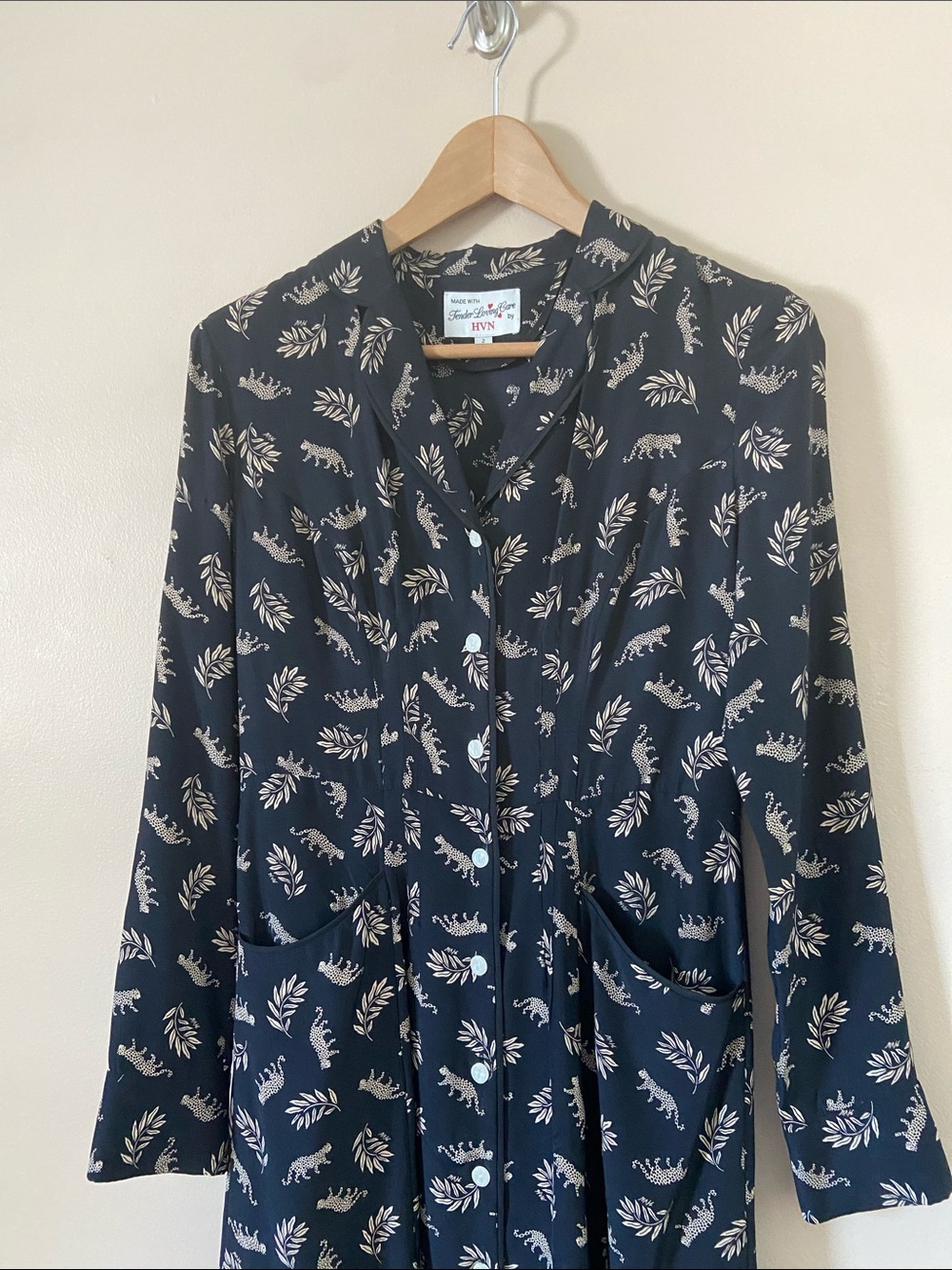 HVN Sarah Silk Button-Down Dress Leopard & Leaf Print - Picture 3 of 7